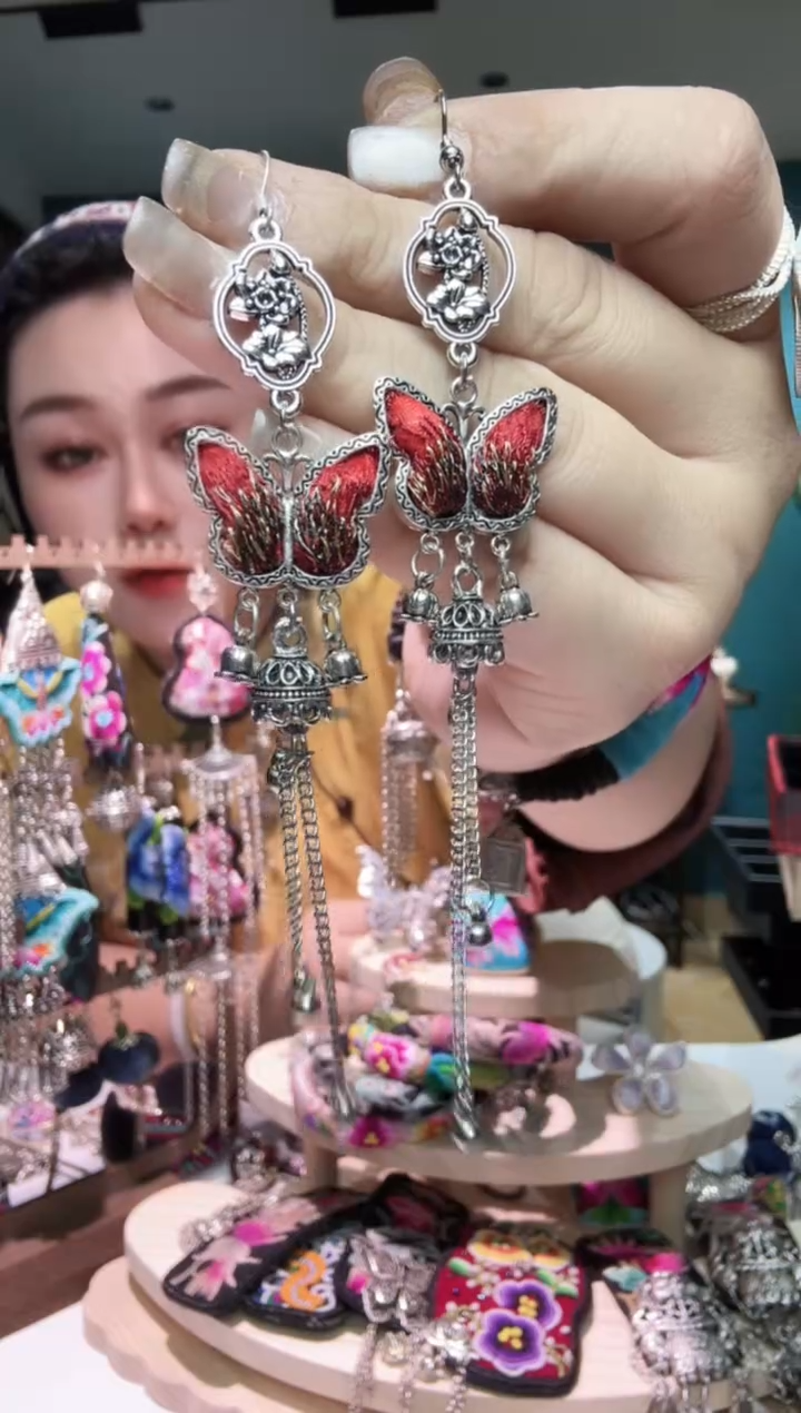 刺绣纯手工苗绣非遗耳环