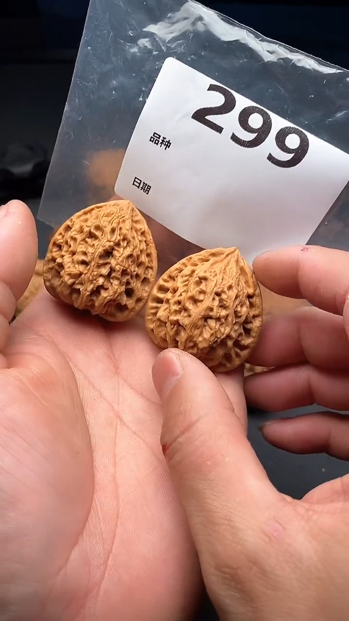 【闪购商品】文玩核桃吊坠299号40尺寸蓟县虎头王