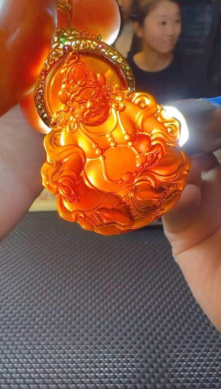 【闪购商品】琥珀裸石未镶嵌吊坠