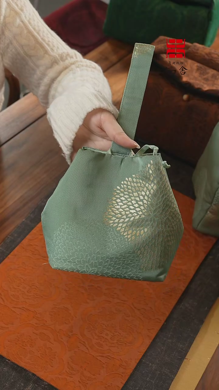 【闪购商品】织绣壶袋·········
