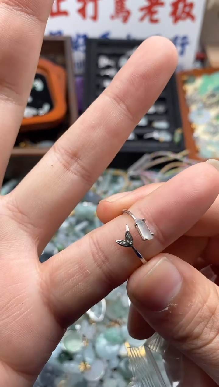 【闪购商品】翡翠颈饰未镶嵌哥哥