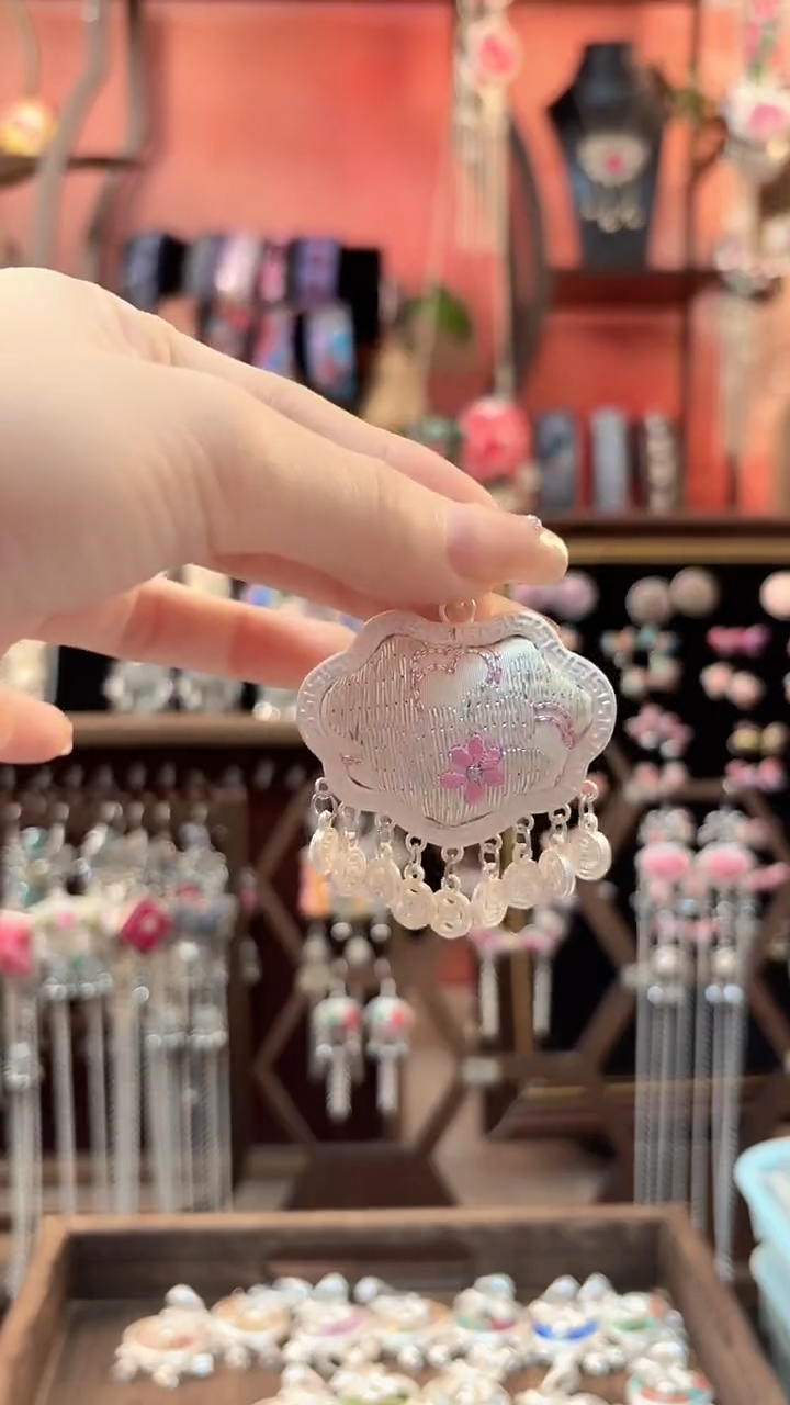 织绣Y****0 云织谣民族风精美饰品   180