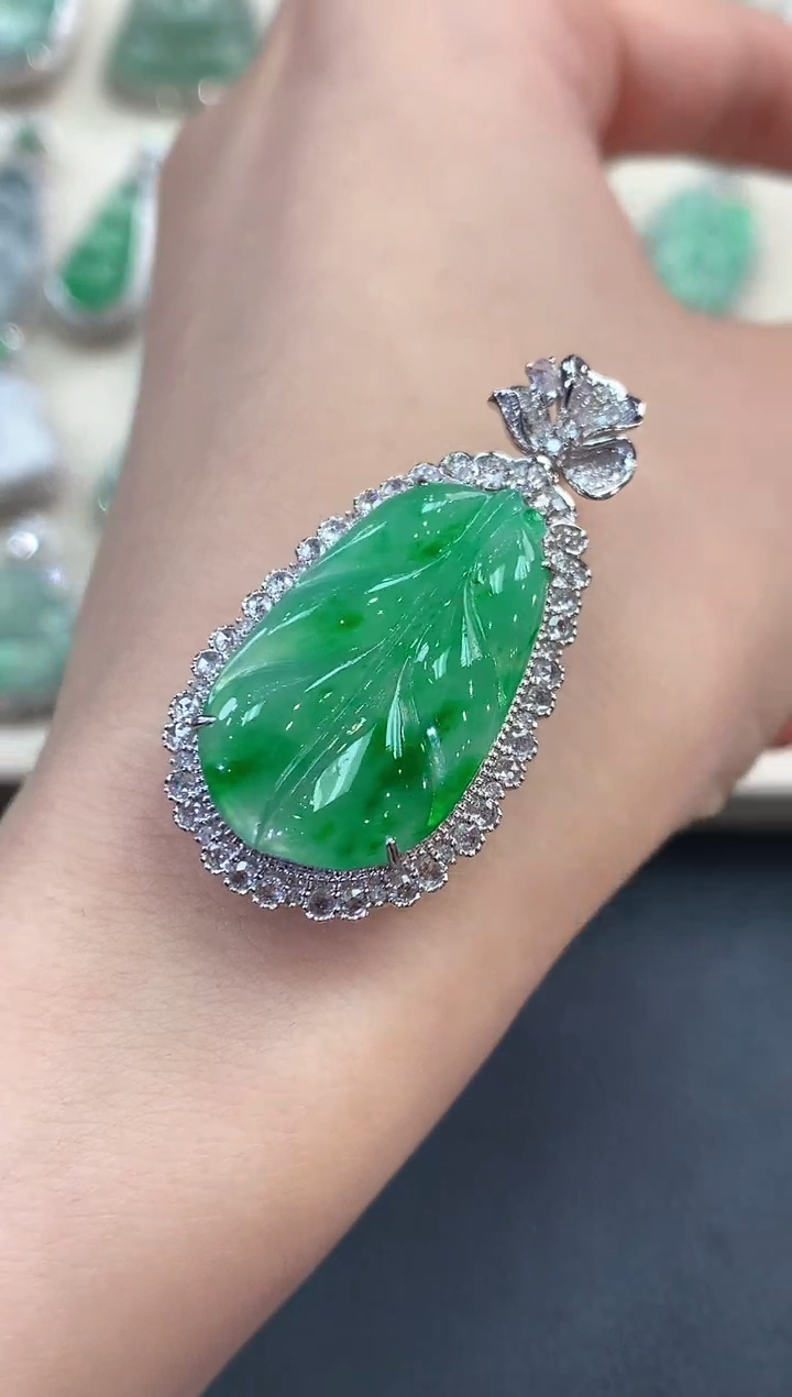 【闪购商品】翡翠吊坠(不含链)18K金镶嵌C99     