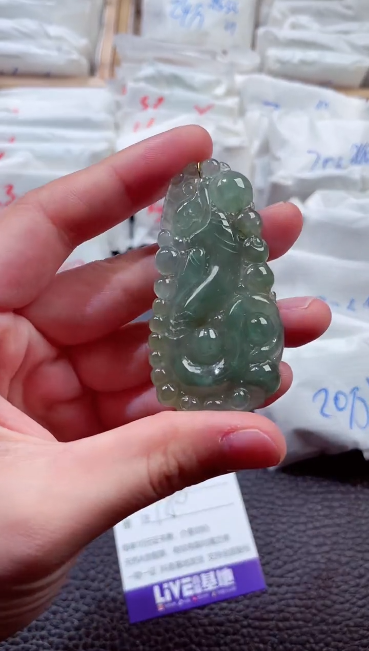 翡翠未镶嵌颈饰00007429