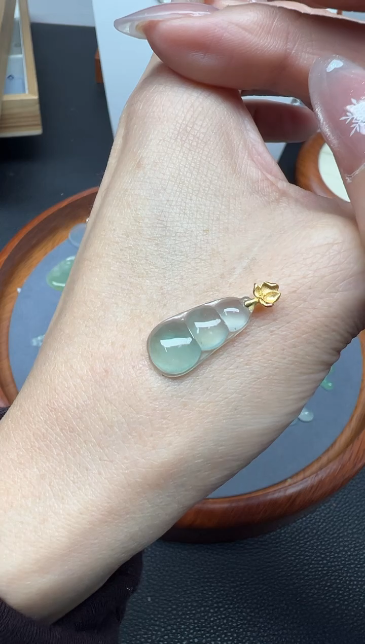 颈饰18K金镶嵌翡翠41号链接纯天然A货缅甸翡翠豆子吊坠