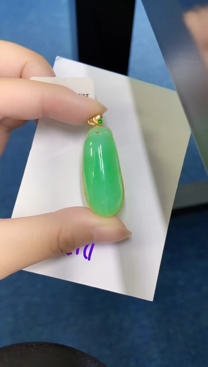 翡翠18K金镶嵌颈饰000000000