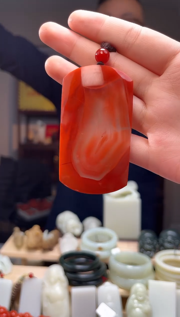 颈饰未镶嵌南红玛瑙吊坠