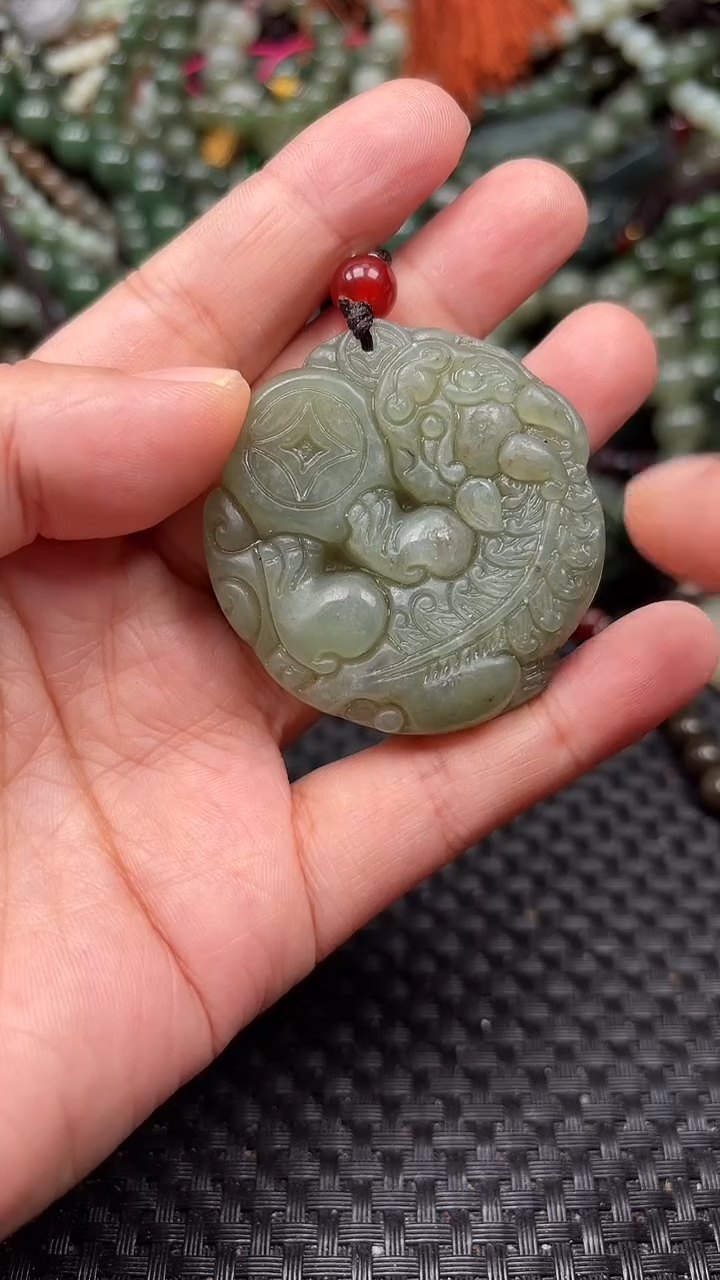 和田玉未镶嵌颈饰1