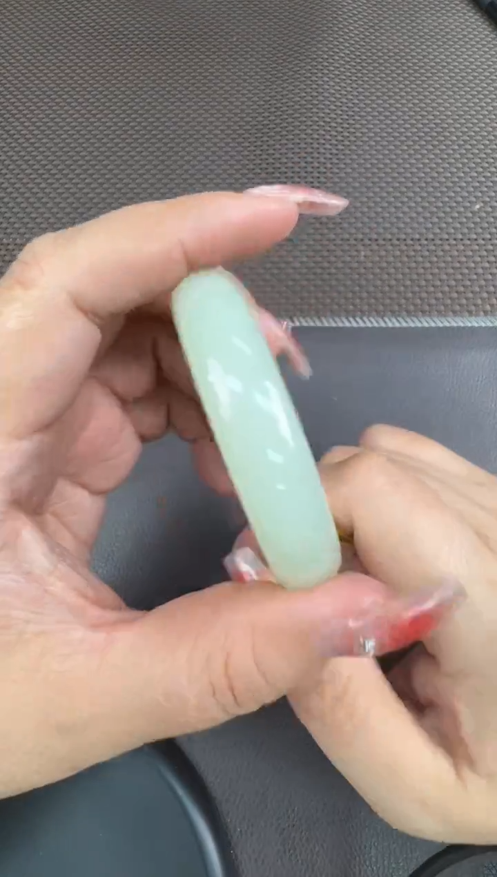 【闪购商品】和田玉手镯未镶嵌50