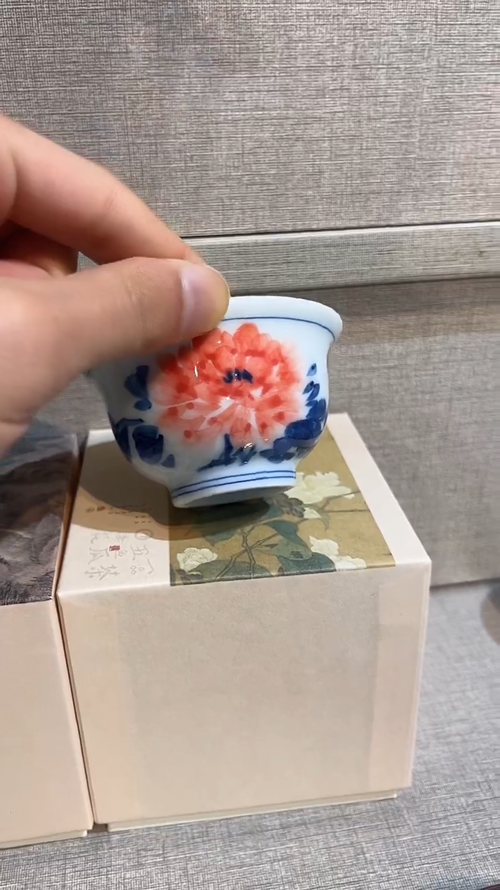 景德镇高温瓷牡丹小压