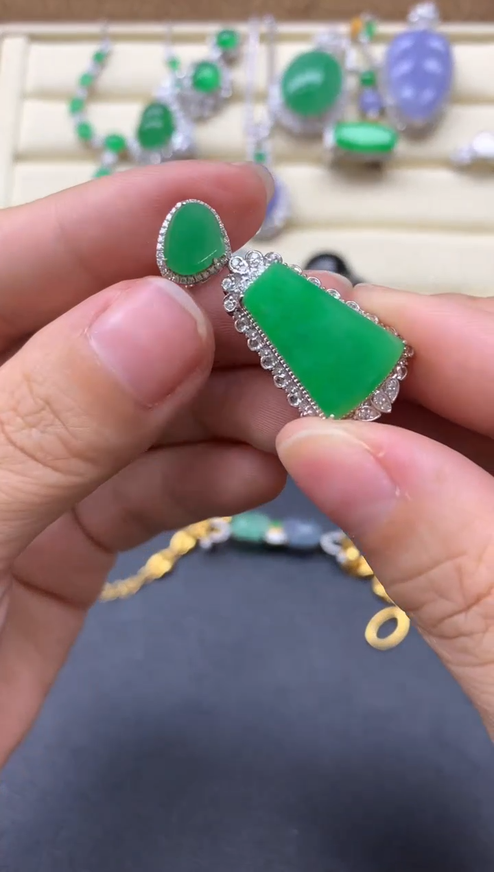 【闪购商品】翡翠颈饰18K金镶嵌524-中国好珍宝