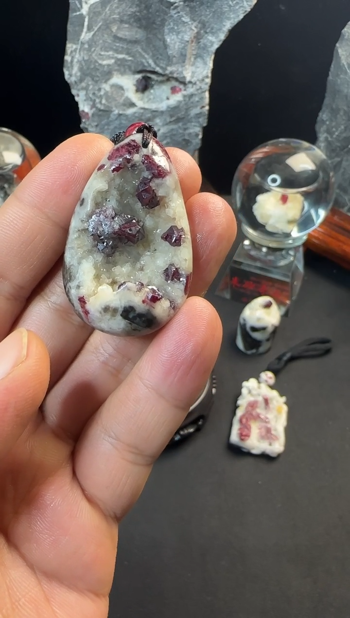 天然辰砂天****老天然朱砂晶体原石吊坠挂件