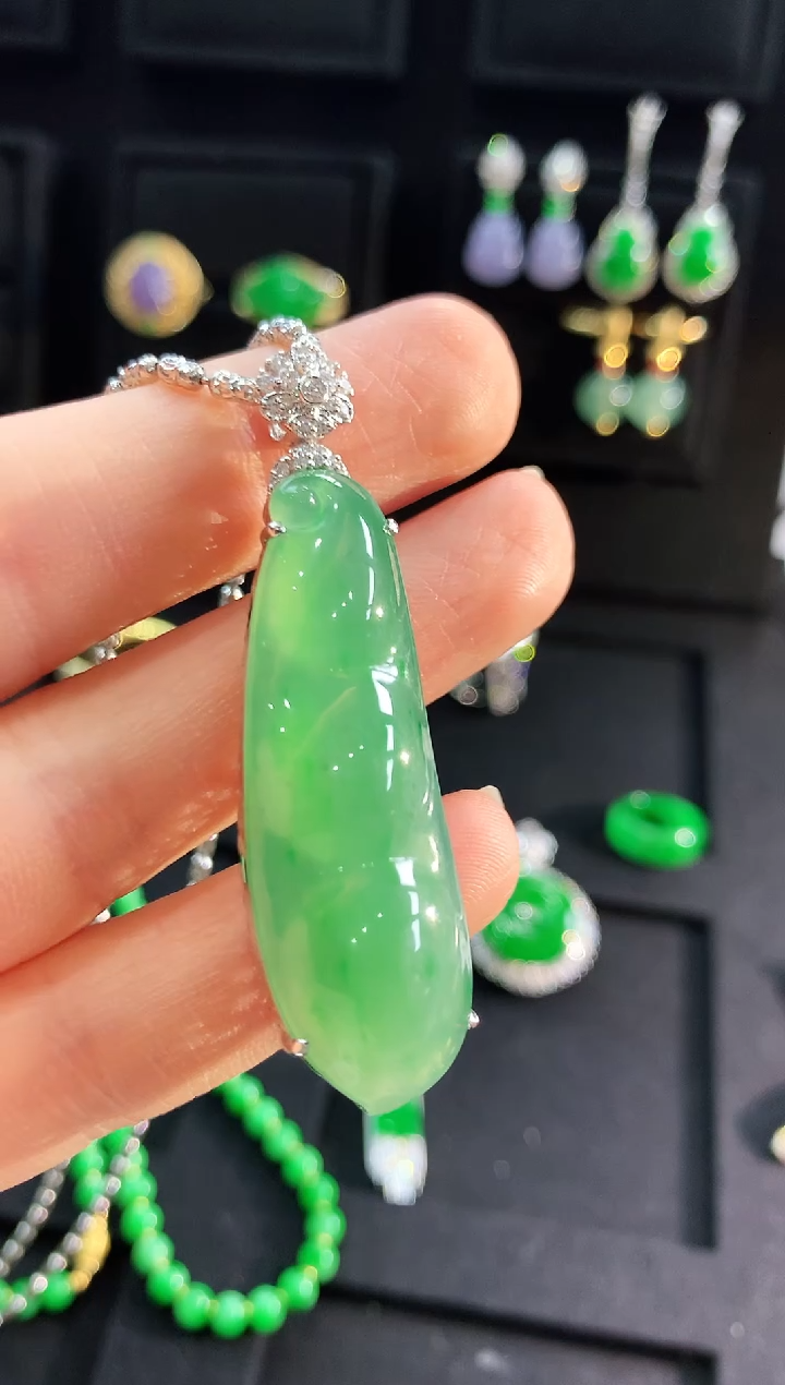 【闪购商品】翡翠吊坠(不含链)18K金镶嵌吊坠