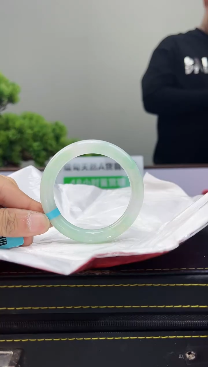 【闪购商品】翡翠手镯未镶嵌手镯38