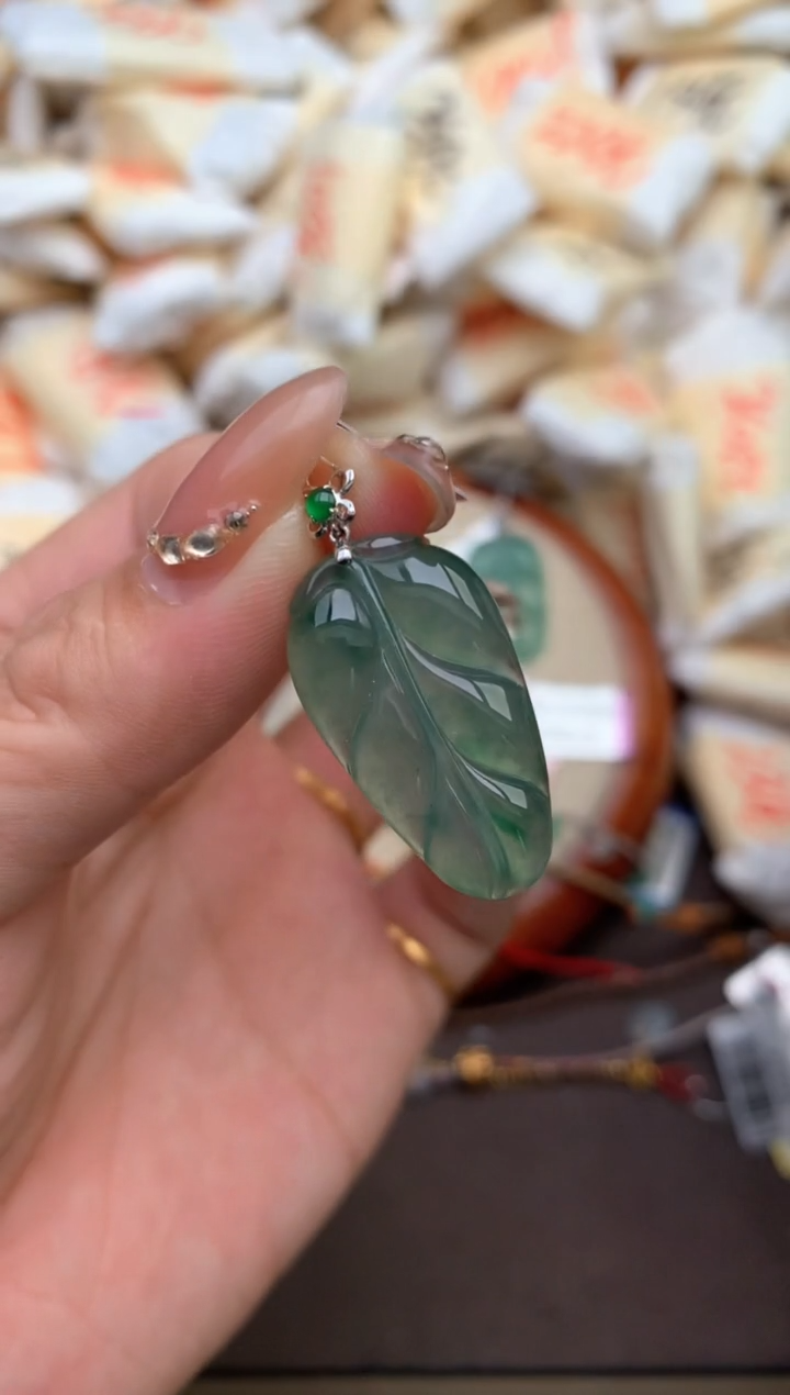 【闪购商品】翡翠18K金镶嵌颈饰—