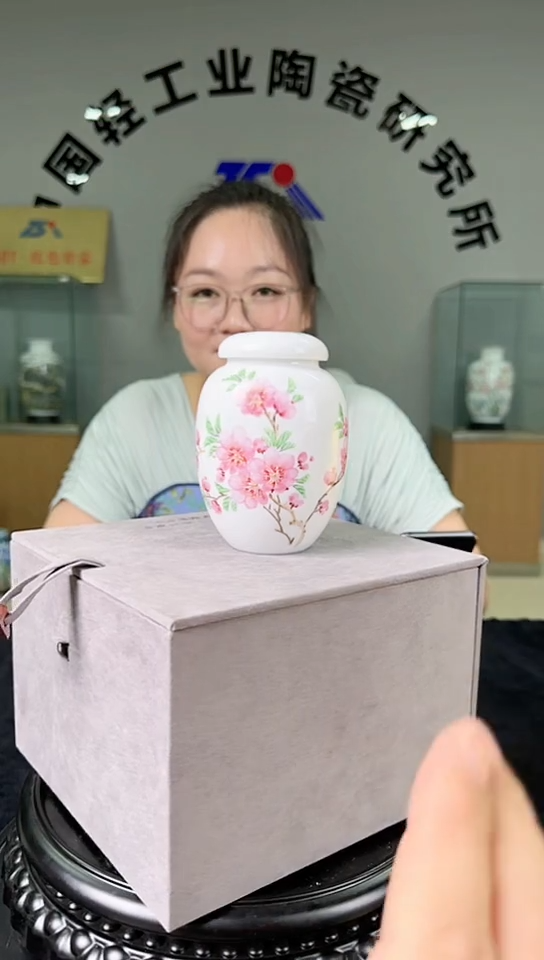 罐甄选-水点桃花茶叶罐