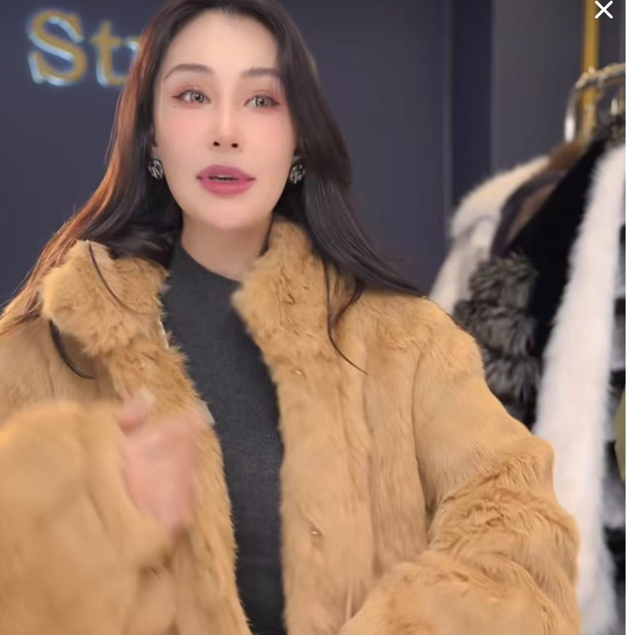 2024秋冬新款百百轻奢韩版兔兔时尚长款网红气质外套2411