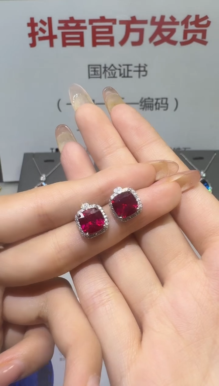 18K金镶嵌耳饰红宝石1