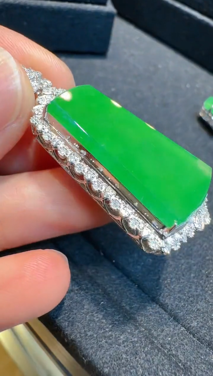 翡翠18K金镶嵌吊坠(不含链)多样性团购发一件