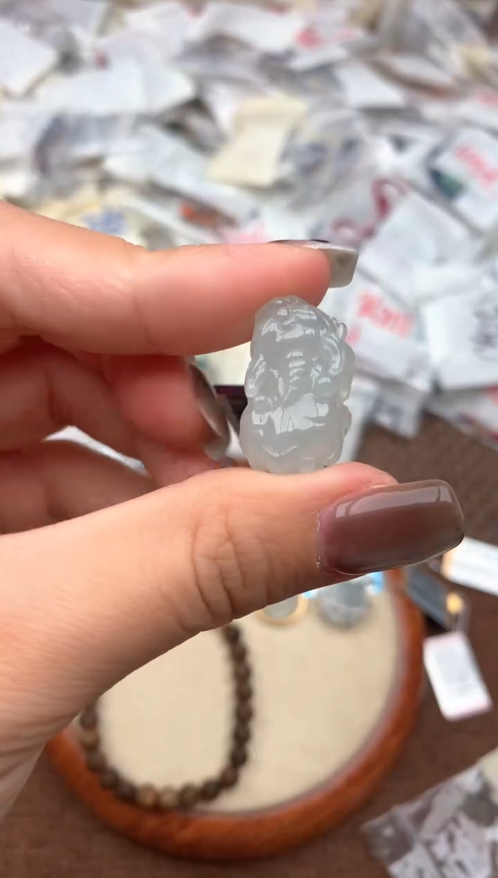 未镶嵌挂件翡翠—