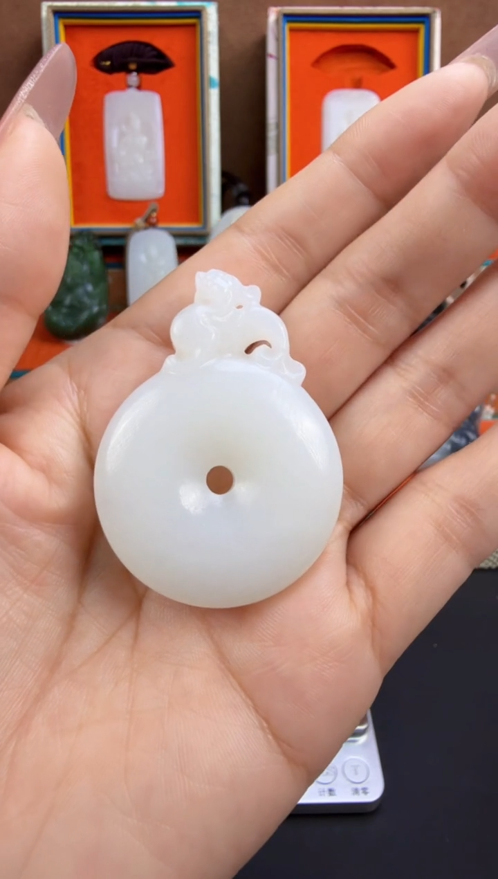 颈饰未镶嵌和田玉和田玉