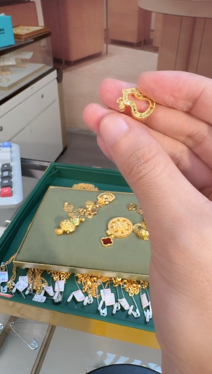 镂空葫芦吊坠 0.4（附带礼盒包装）