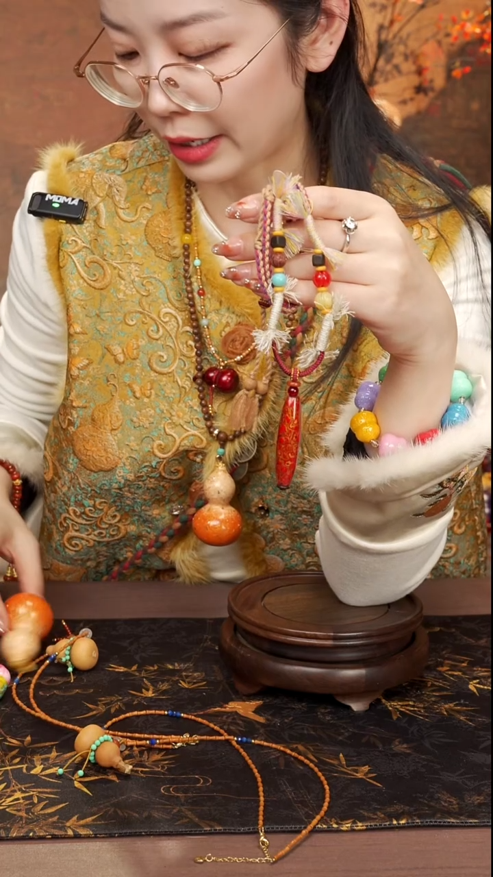 127 --大漆脖挂小葫芦---138