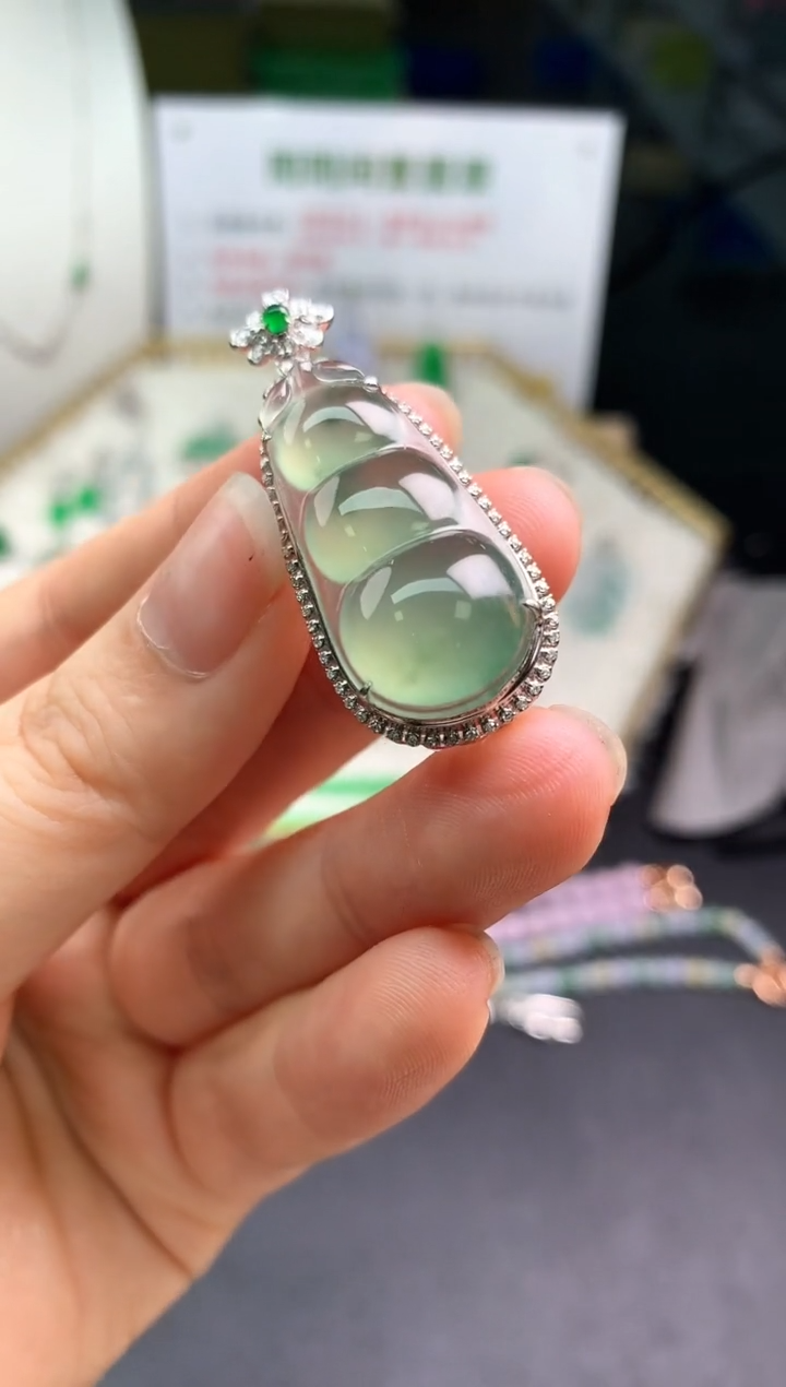 【闪购商品】翡翠吊坠(不含链)18K金镶嵌翡翠豆子|不退不换
