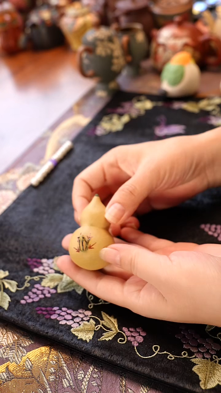 宜兴紫砂葫芦青蛙