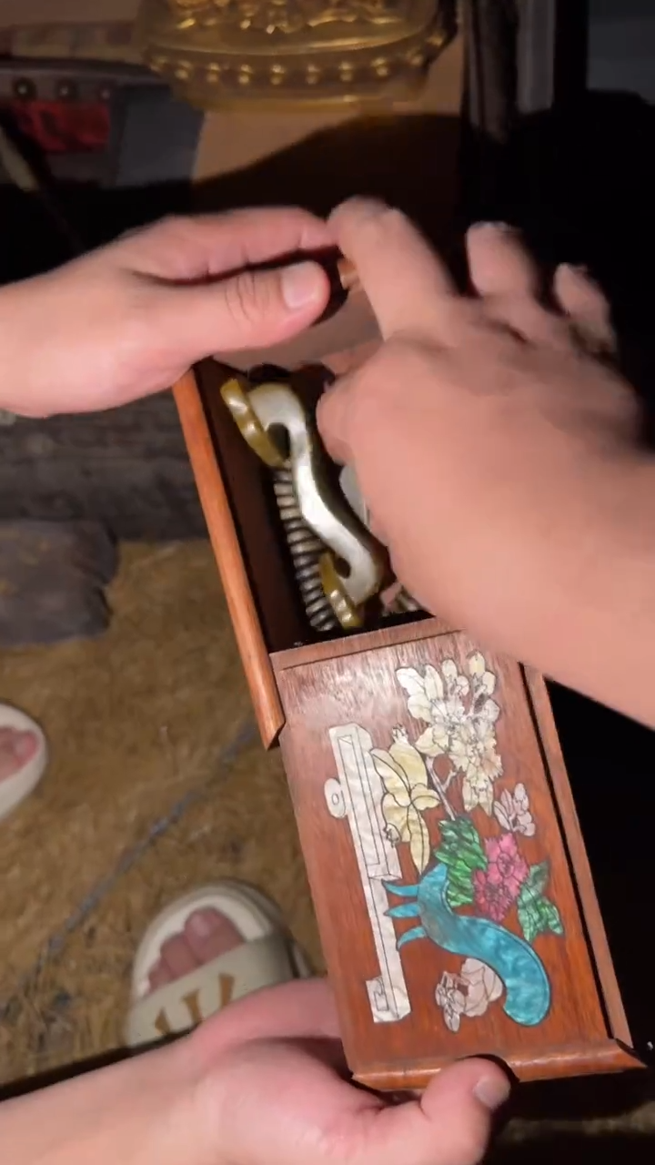 香榧木小盒子打开三样