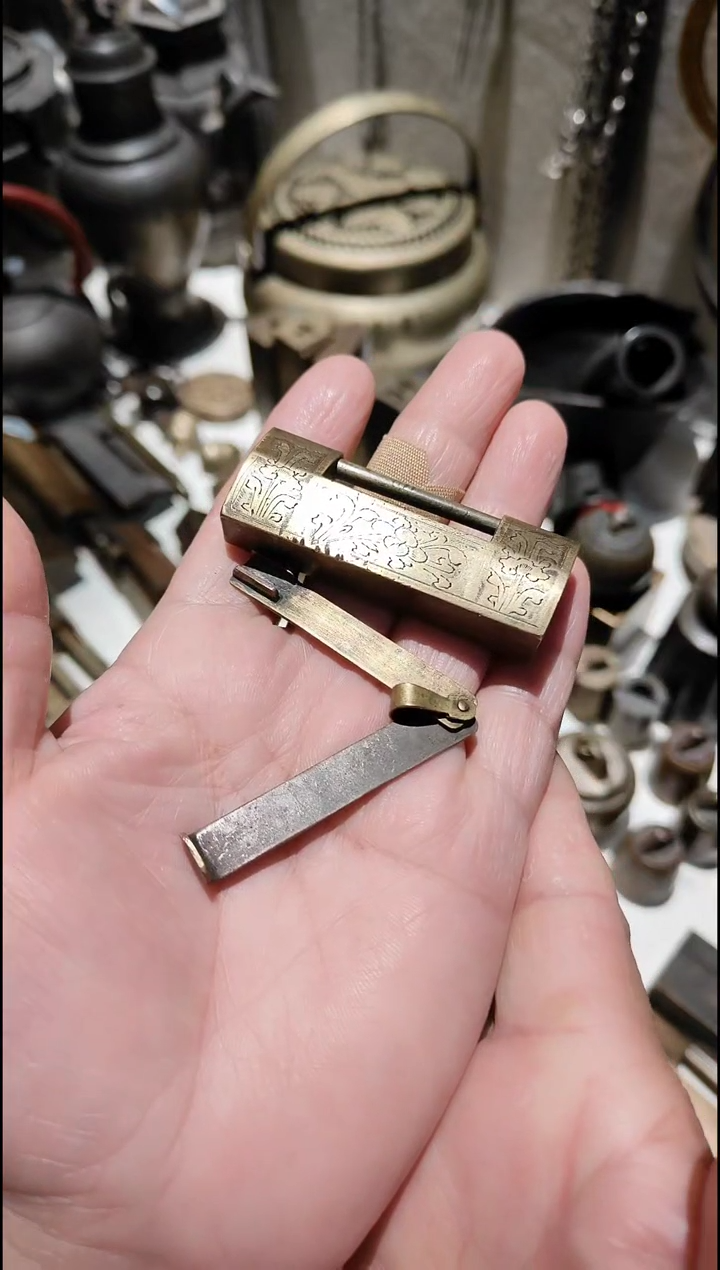 金属古典摆件家居摆件一个