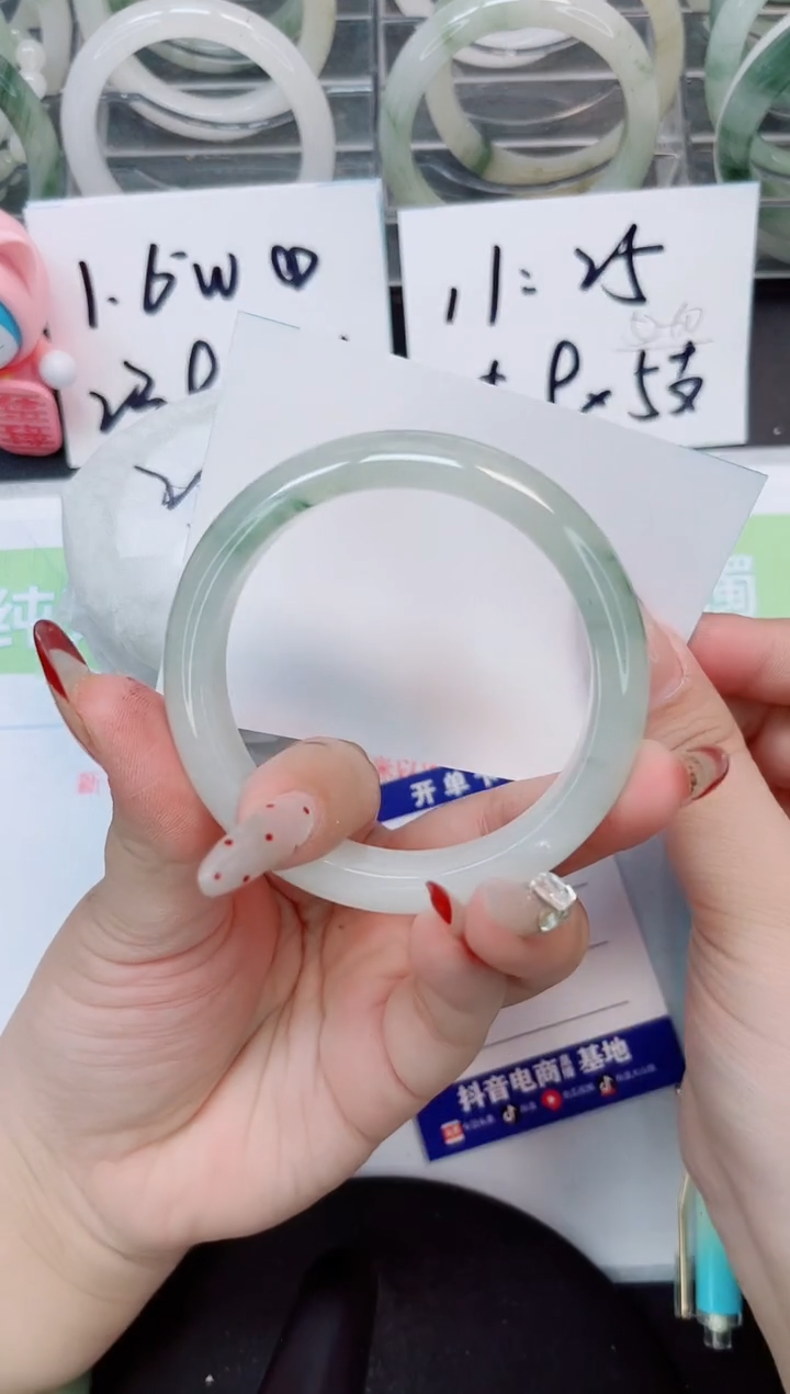 【闪购商品】石英质玉手镯未镶嵌a159