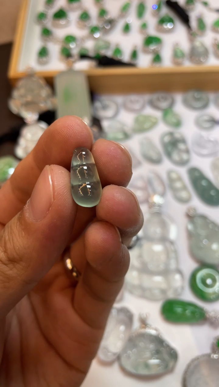 【闪购商品】翡翠吊坠(不含链)未镶嵌豆子