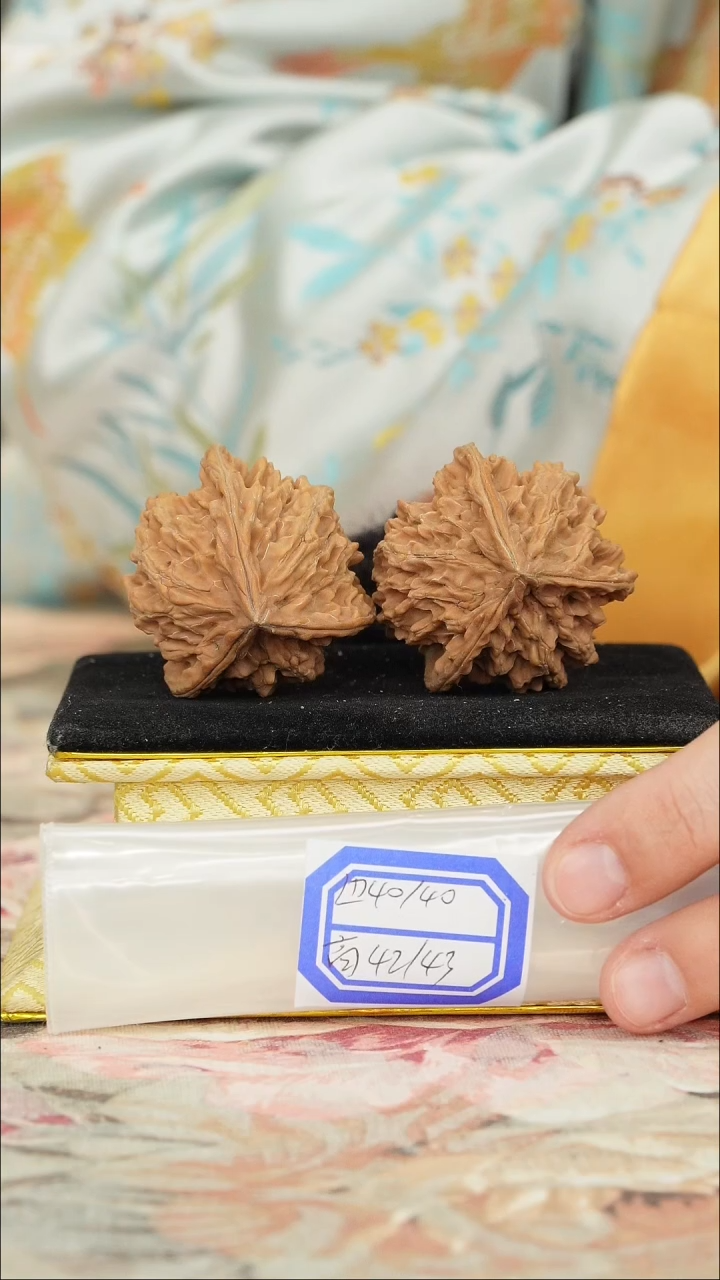 【闪购商品】文玩核桃把件盘山三棱