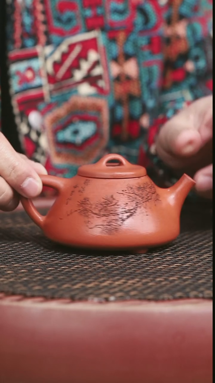 茶壶紫砂30号大红泥子冶石瓢刻绘160CC