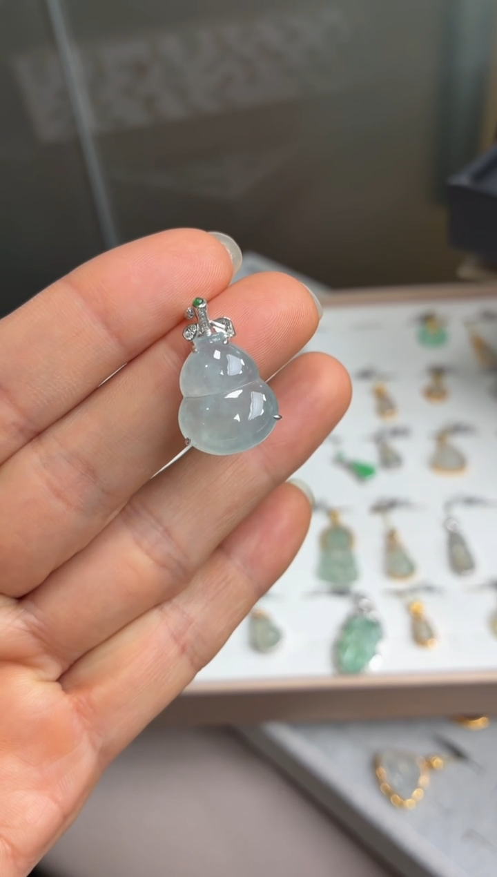 颈饰18K金镶嵌翡翠天然翡翠A货