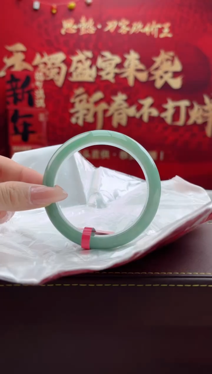 【闪购商品】翡翠手镯未镶嵌8翡翠手镯（微瑕）61