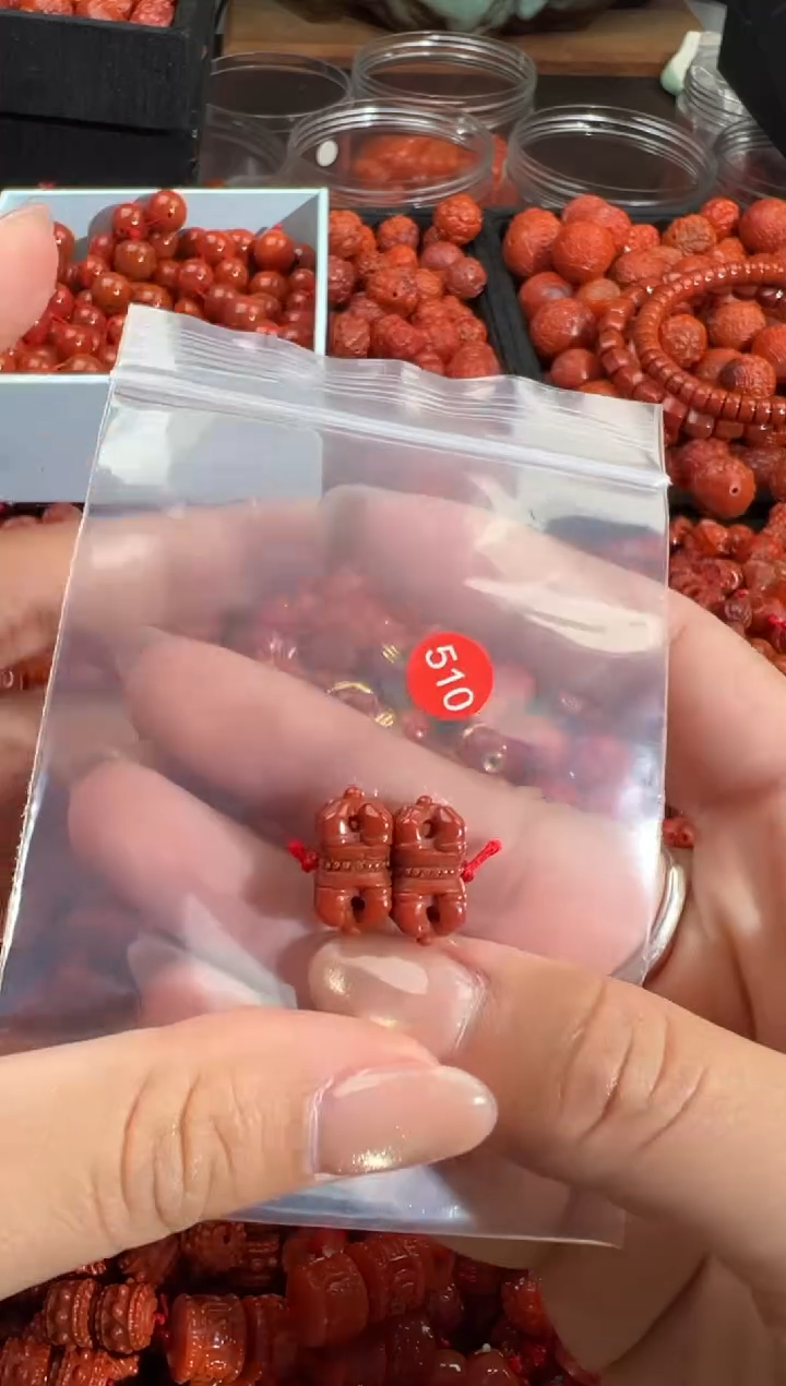 南红玛瑙未镶嵌颈饰1