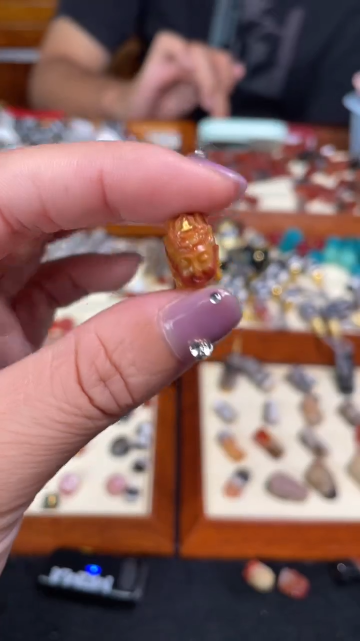 玛瑙/玉髓颈饰未镶嵌13包浆观音
