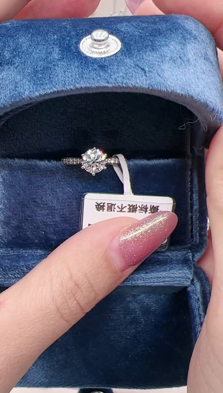 【闪购商品】实验室培育钻石18K金镶嵌1克拉星光六爪钻戒