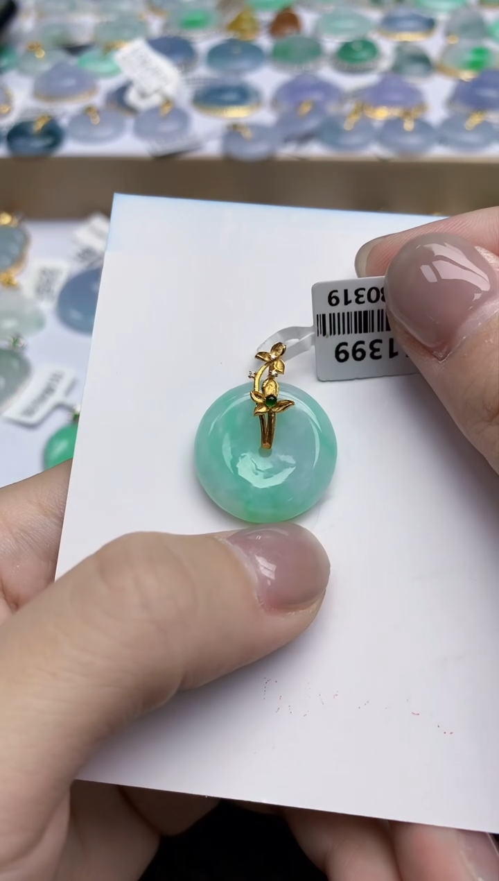 【闪购商品】翡翠颈饰18K金镶嵌天然翡翠A货