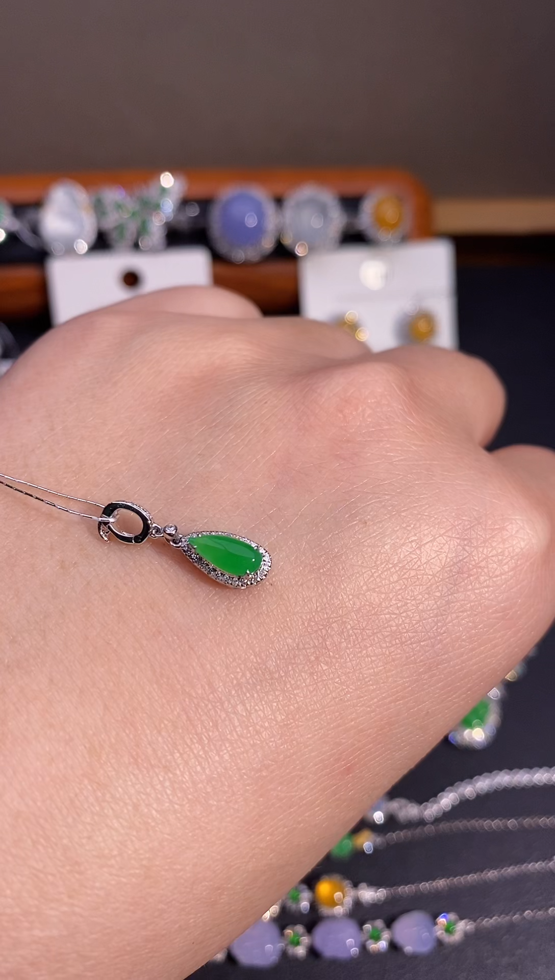 【闪购商品】翡翠吊坠(不含链)18K金镶嵌吊坠