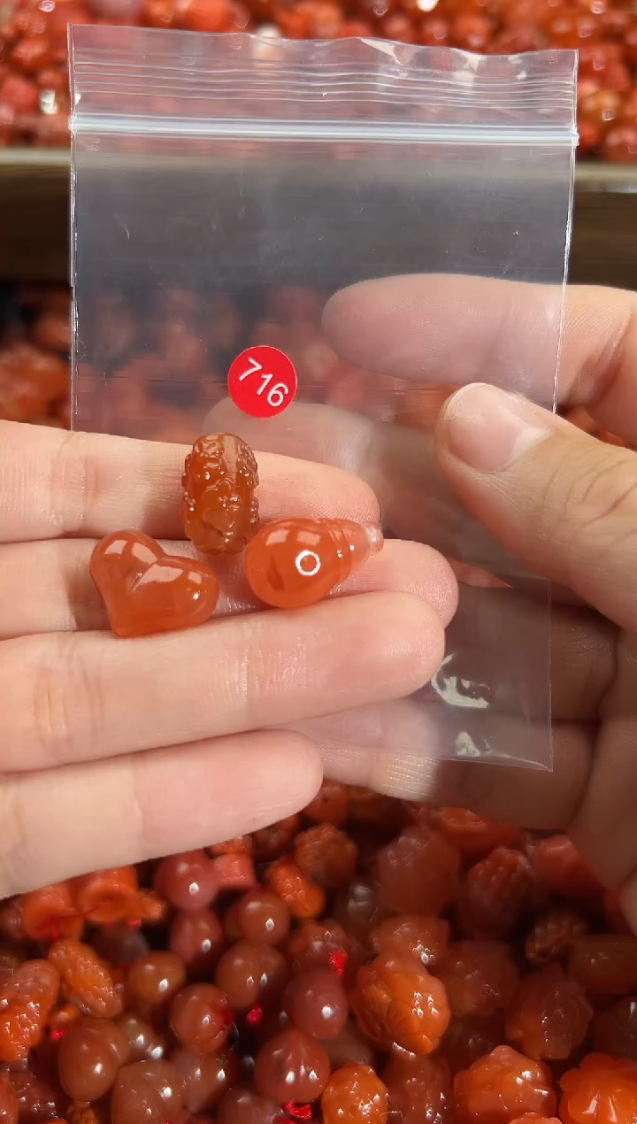 颈饰未镶嵌南红玛瑙1