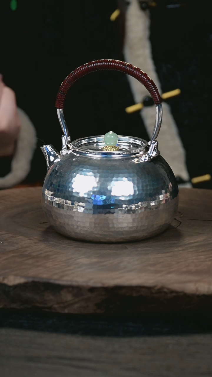 【闪购商品】手工锤纹银提梁壶