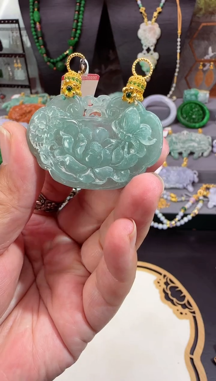 【闪购商品】翡翠颈饰未镶嵌牌子