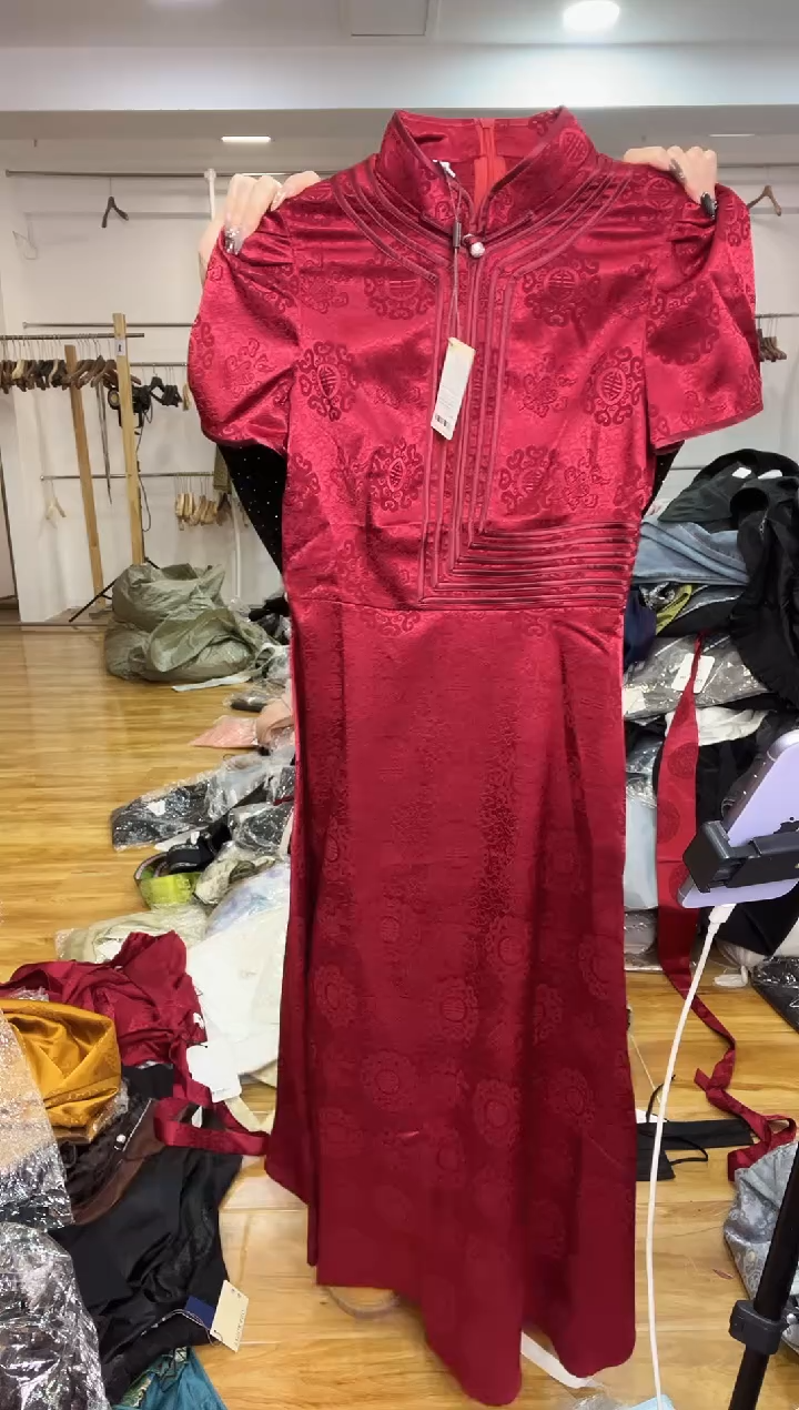 连衣裙       S码         95斤   