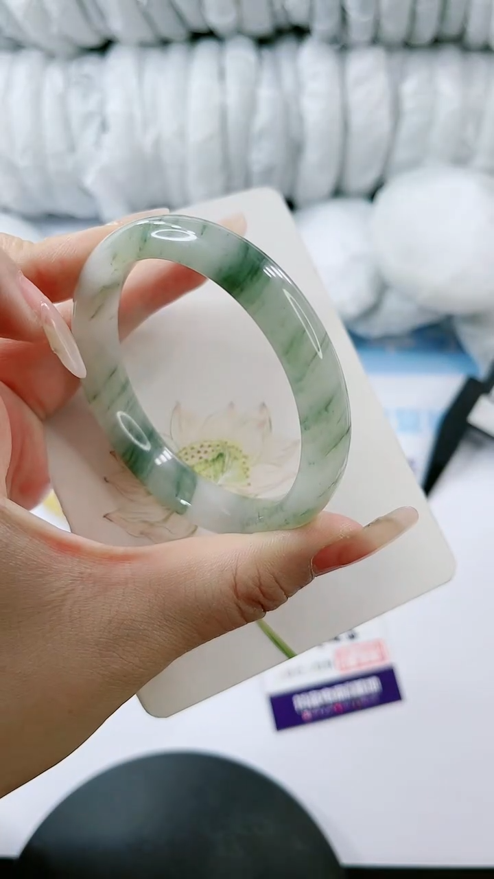 【闪购商品】石英质玉手镯合金多样性发货V446