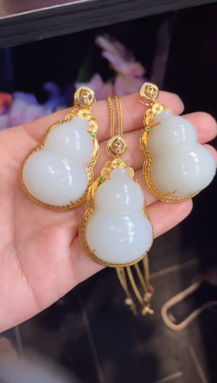 和田玉18K金镶嵌吊坠(赠链)36MM 多样性发一