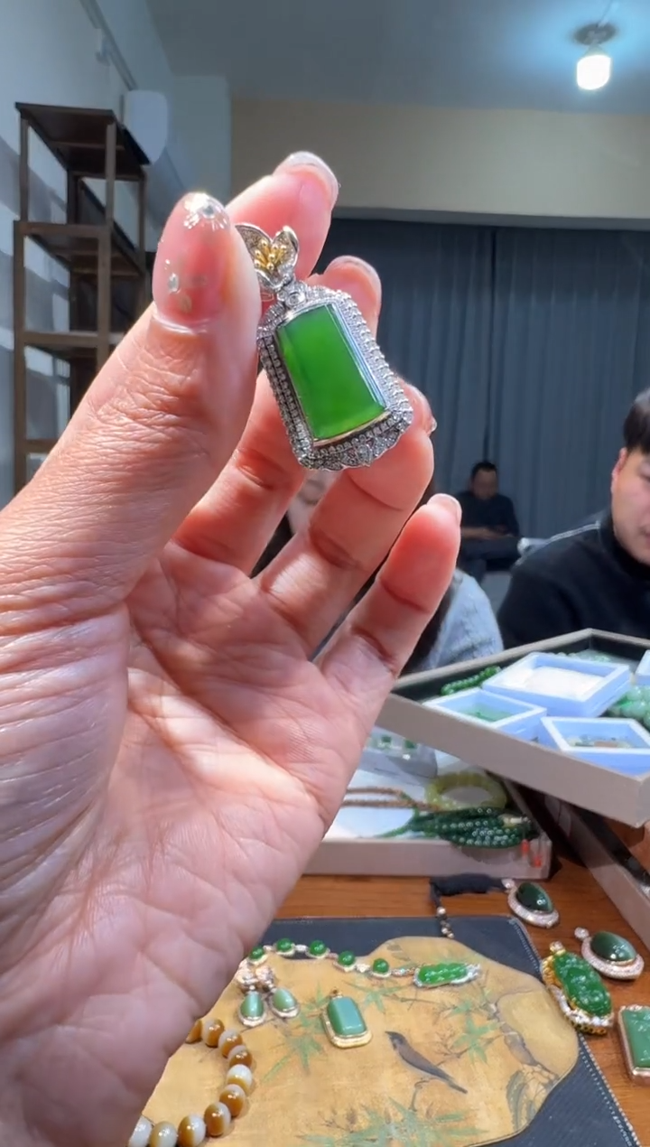 【闪购商品】和田玉20418K金镶嵌1.12一宝