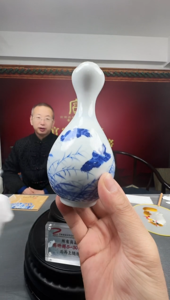 官窑瓷画院《青花花鸟蒜头瓶1》带收藏证书